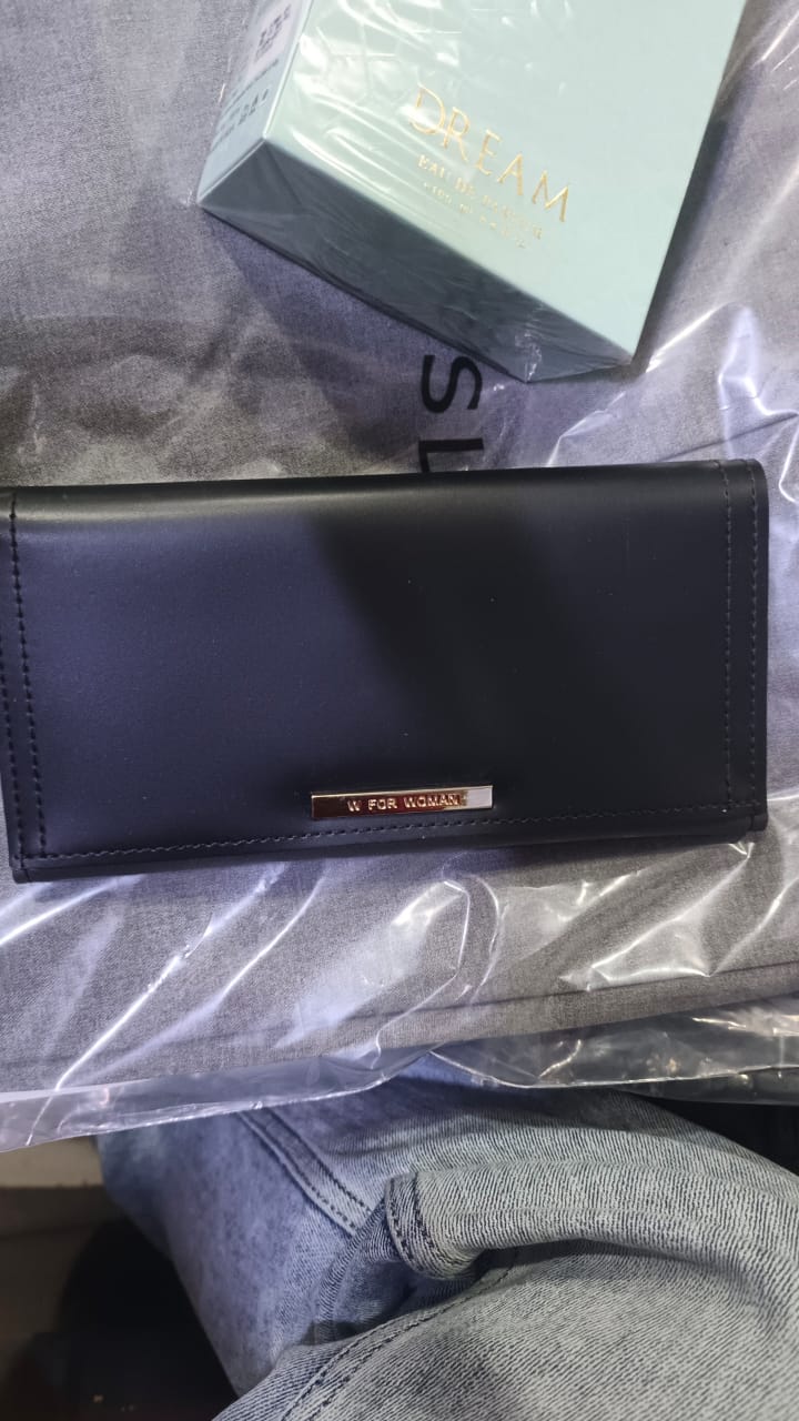 Elegant Black Faux Leather Women's Bi-Fold Clutch Wallet